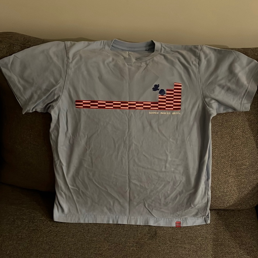 Super Mario shirt men’s small